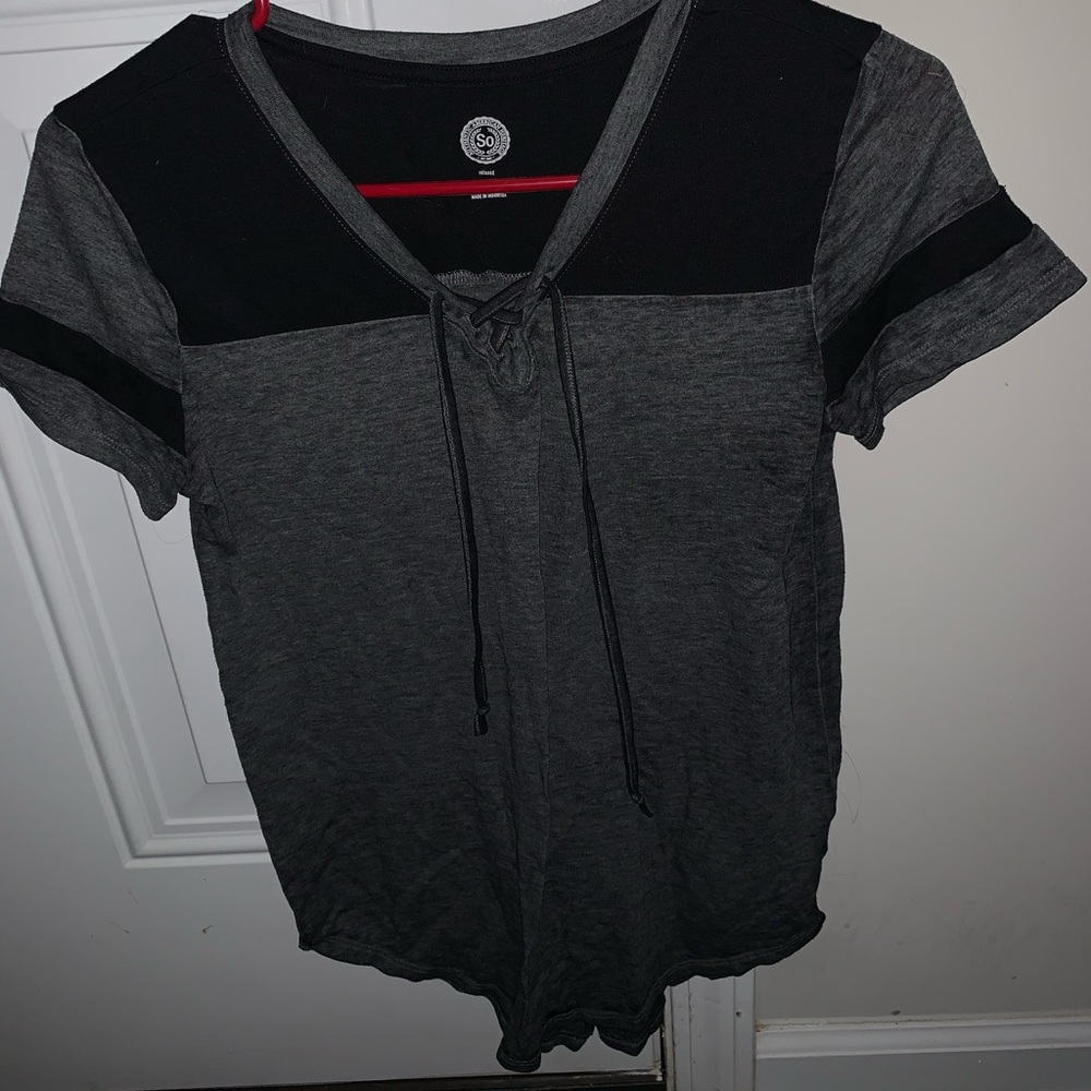Cute black and gray short sleeve tee!